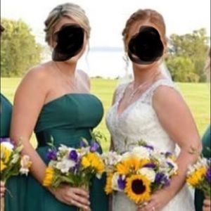 Green Vera Wang bridesmaid dress. Size 8 altered to a size 8/10.